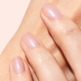 Active Bright - Makeup og plejende neglelak