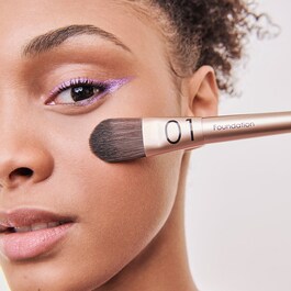 01 - Vegan Foundation Brush