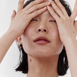 Black Tea Firming Peptides Serum - Strammende ansigts- og halsserum med sort tee
