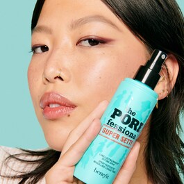 The POREfessional Super Setter setting spray