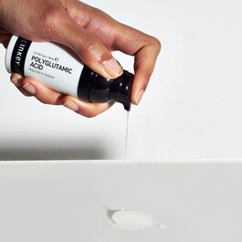 Fugtgivende serum med polyglutaminsyre