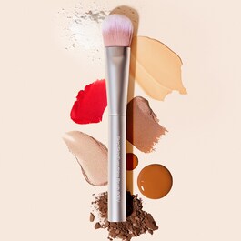 Skin2Skin Everything Brush - Multitasking powder and cream brush 