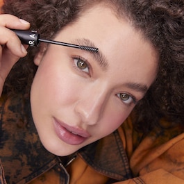 FLUFF & FIX BROW WAX - Teksturerende og fikserende øjenbrynsvoks