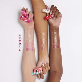 Moisturizing lip balms and exfoliating lip scrubs - 8 hours hydration lip care