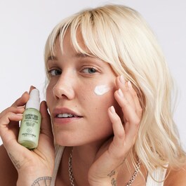 Superfood Skin Drip™ - Udglattende + lysnende serum beriget med grønkål