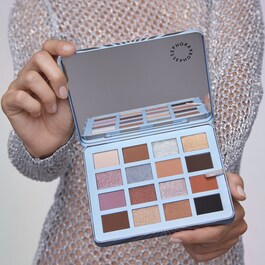 The Future is Yours  - Palette med 16 øjenskygger
