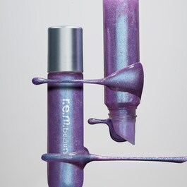 On your collar - Plumping lip gloss