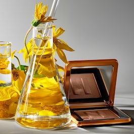 Power Sculpt Velvet Bronzer med fermenteret arnica - Solpudder
