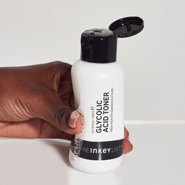 Eksfolierende toner med glykolsyre