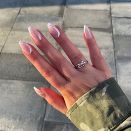 Milky Swirl - Reusable Press-On Manicure