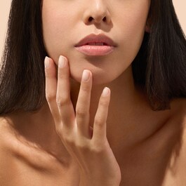 Active Smooth - Makeup og plejende neglelak