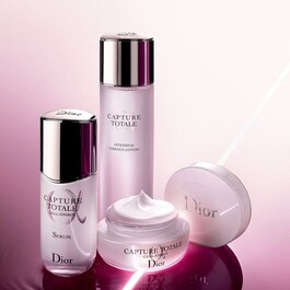 Capture Totale Firming and Wrinkle-Correcting Eye Cream - Pleje til øjenområdet
