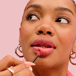 Benefit Plushtint - Fugtgivende mat lip tint 