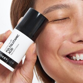 Fugtgivende serum med polyglutaminsyre