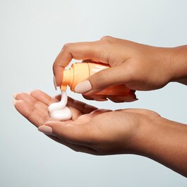 Cloud Glow Primer - Highlightende foundation med skumtekstur