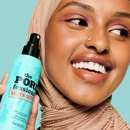 The POREfessional Super Setter setting spray