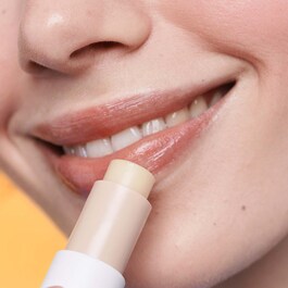 Moisturizing lip balms and exfoliating lip scrubs - 8 hours hydration lip care